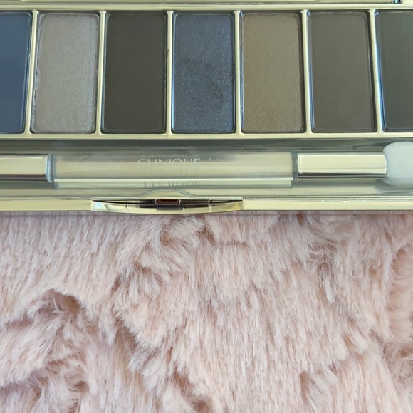 Clinique all about shadow 8-pan mirrored palette - Picture 8 of 8